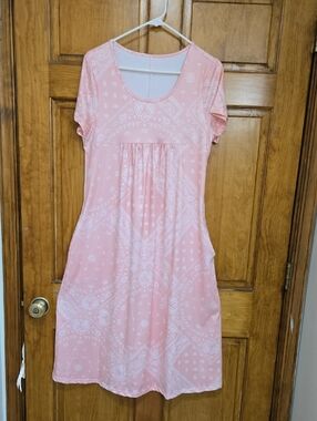 Women's Pink Short-Sleeve Scoop Neck Dress With Bandana Print